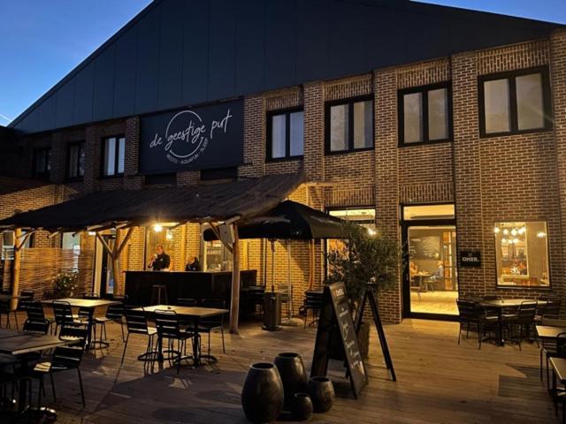 De Geestige Put Hostel Waregem Bagian luar foto