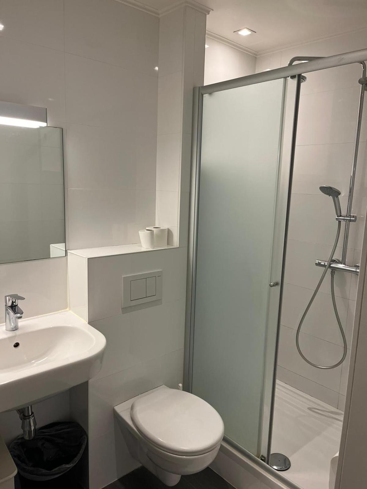 De Geestige Put Hostel Waregem Bagian luar foto